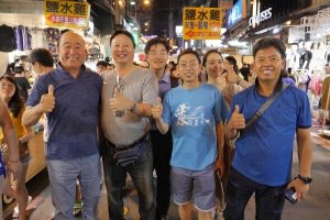 摄理新闻_大老板成功学_开心合照