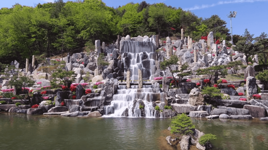 摄理月明洞瀑布湖水_雄壮
