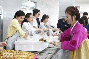 摄理月明洞_与主庆中秋_美食