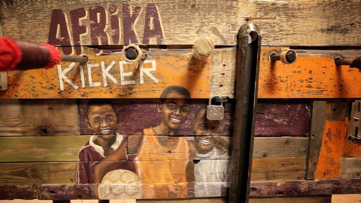 摄理新闻_募款_African Kicker木制足球机